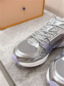 Кроссовки LOUIS VUITTON 137252