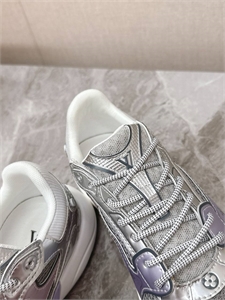 Кроссовки LOUIS VUITTON 137252