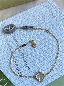 Браслет Van Cleef Золото 750 п 138043 - фото 251729 Браслет Van Cleef Золото 750 п 138043 - фото 251729