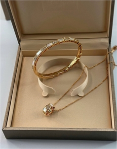 Серьги BVLGARI Пусеты 141349