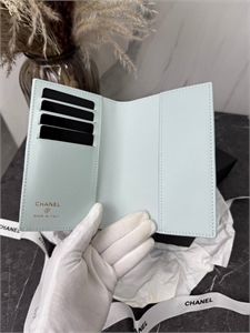 Обложка CHANEL 141590