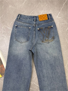 Джинсы LOUIS VUITTON 144419 - фото 282843 Джинсы LOUIS VUITTON 144419 - фото 282843