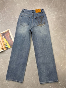 Джинсы LOUIS VUITTON 144419 - фото 282844 Джинсы LOUIS VUITTON 144419 - фото 282844