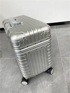 Чемодан RIMOWA 145765 - фото 291283 Чемодан RIMOWA 145765 - фото 291283