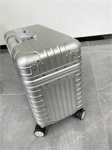 Чемодан RIMOWA 145765 - фото 291284 Чемодан RIMOWA 145765 - фото 291284