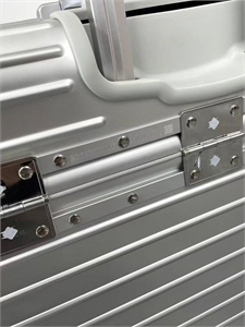 Чемодан RIMOWA 145765 - фото 291287 Чемодан RIMOWA 145765 - фото 291287