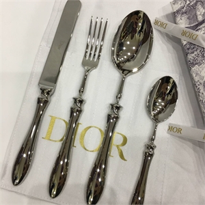 Столовые приборы на 1 персону DIOR 146202 - фото 293701 Столовые приборы на 1 персону DIOR 146202 - фото 293701