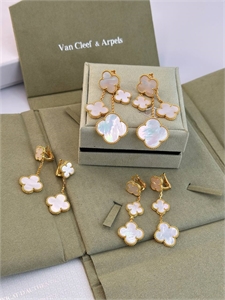 Серьги Van Cleef 3 мотива 146398 - фото 294766 Серьги Van Cleef 3 мотива 146398 - фото 294766