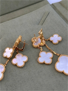 Серьги Van Cleef 4 мотива 146399 - фото 294776 Серьги Van Cleef 4 мотива 146399 - фото 294776