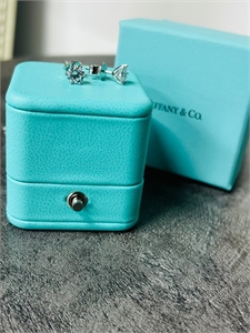 Серьги Tiffany&Co Серебро 925 п 1 см камень 146599 - фото 295802 Серьги Tiffany&Co Серебро 925 п 1 см камень 146599 - фото 295802