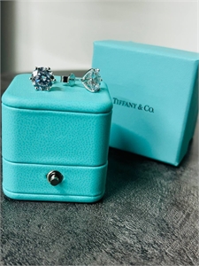 Серьги Tiffany&Co Серебро 925 п 0,8 см камень 146600 - фото 295807 Серьги Tiffany&Co Серебро 925 п 0,8 см камень 146600 - фото 295807