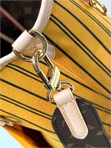 Сумка  LOUIS VUITTON Двусторонняя 149900