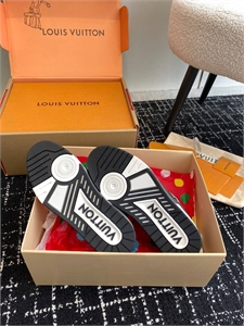 Кроссовки LOUIS VUITTON 149990