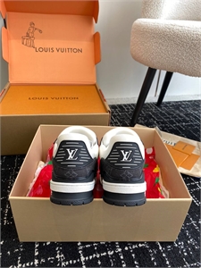 Кроссовки LOUIS VUITTON 149990