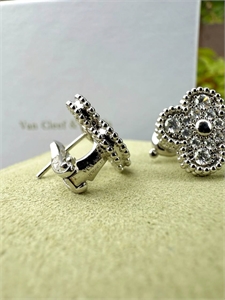 Серьги Van Cleef 150103 - фото 313952 Серьги Van Cleef 150103 - фото 313952