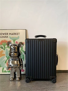 Чемодан RIMOWA   размер L 151379 - фото 321398 Чемодан RIMOWA   размер L 151379 - фото 321398