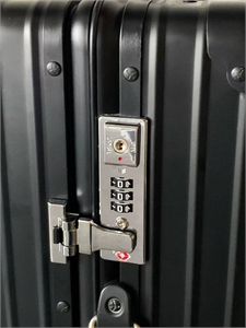 Чемодан RIMOWA   размер S 151380 - фото 321403 Чемодан RIMOWA   размер S 151380 - фото 321403
