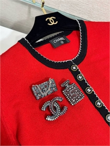 Брошь CHANEL 151436
