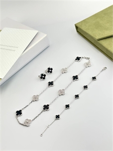 Серьги Van Cleef 152427 - фото 326413 Серьги Van Cleef 152427 - фото 326413