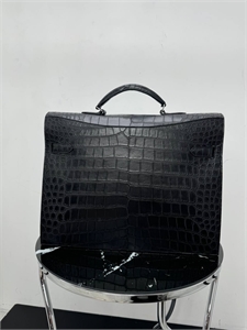 Портфель HERMES из кожи крокодила 155376 - фото 343360 Портфель HERMES из кожи крокодила 155376 - фото 343360