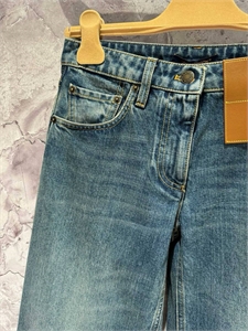 Джинсы LOUIS VUITTON 156334