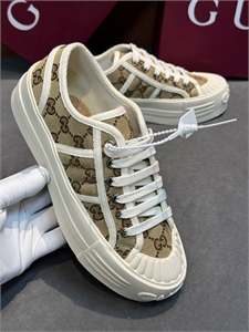 Кроссовки GUCCI 157344