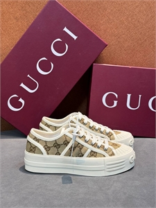 Кроссовки GUCCI 157344