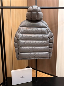 Пуховик MONCLER 158457 - фото 362174 Пуховик MONCLER 158457 - фото 362174