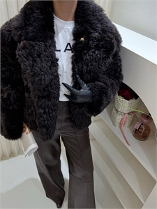 Шуба FENDI Овчина 158596 - фото 363111 Шуба FENDI Овчина 158596 - фото 363111