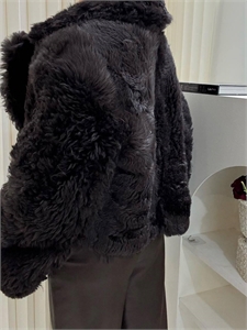 Шуба FENDI Овчина 158596 - фото 363115 Шуба FENDI Овчина 158596 - фото 363115
