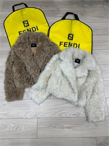 Шуба FENDI Натуральная овчина , телячья кожа 159318 - фото 367437 Шуба FENDI Натуральная овчина , телячья кожа 159318 - фото 367437