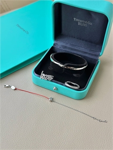 Кольцо Tiffany&Co LOVE 159929 - фото 371331 Кольцо Tiffany&Co LOVE 159929 - фото 371331
