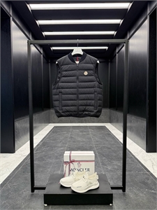 Ветровка и жилет MONCLER 160151 - фото 372454 Ветровка и жилет MONCLER 160151 - фото 372454