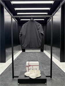 Ветровка и жилет MONCLER 160151 - фото 372456 Ветровка и жилет MONCLER 160151 - фото 372456