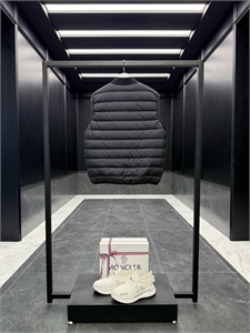 Ветровка и жилет MONCLER 160151 - фото 372457 Ветровка и жилет MONCLER 160151 - фото 372457