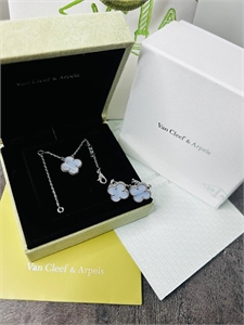 Серьги Van Cleef 162113 - фото 384042 Серьги Van Cleef 162113 - фото 384042