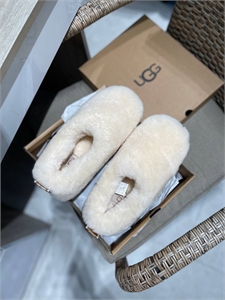 UGG 162554
