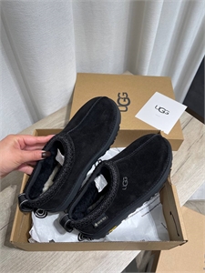 UGG 162556