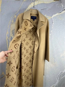 Пальто LOUIS VUITTON 163468