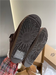 UGG 163532