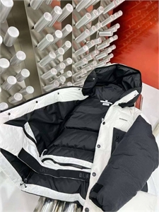 Пуховик Burberry 103208 - фото 96174 Пуховик Burberry 103208 - фото 96174