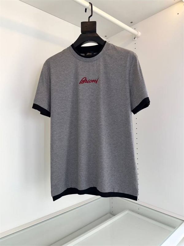 Футболка BRIONI 130039 - фото 207206