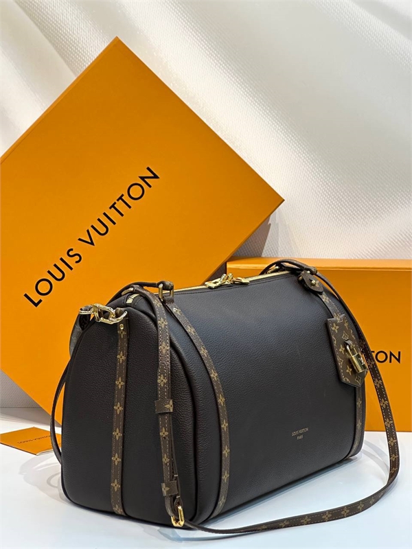 Сумка  LOUIS VUITTON 158300 - фото 361154