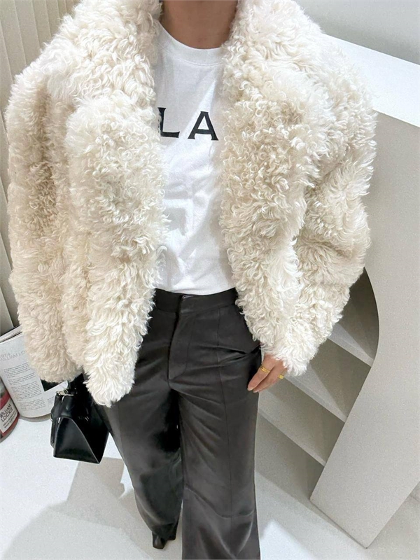 Шуба FENDI Овчина 158595 - фото 363102