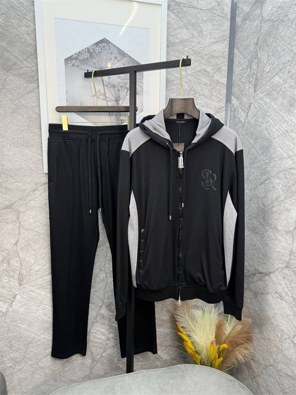 Костюм прогулочный SR с вставками кожи крокодила 161683