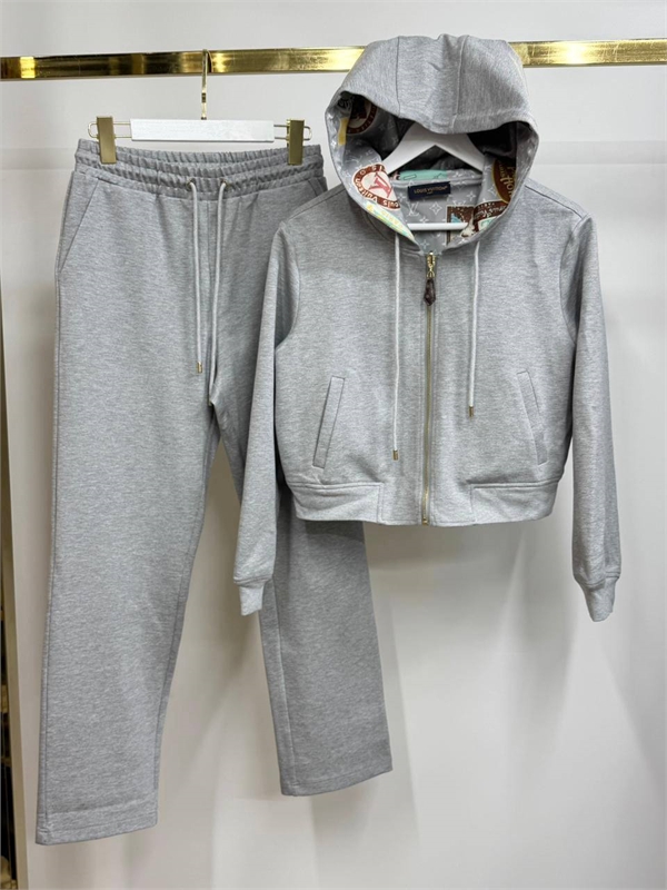 Костюм LOUIS VUITTON 164017