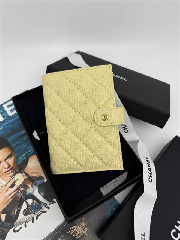 Обложка CHANEL 164107