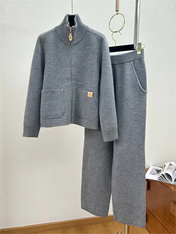 Костюм LOUIS VUITTON 164317