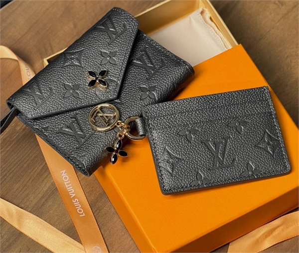 Визитница LOUIS VUITTON 166128