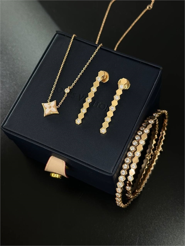 Браслет Chaumet с камнями через один 166771